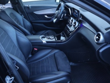 Mercedes Klasa C W205 Kombi Facelifting 2.0 300d 245KM 2019 Mercedes C C 300 d, 241 KM, Automat, Skóra, Navi, zdjęcie 8