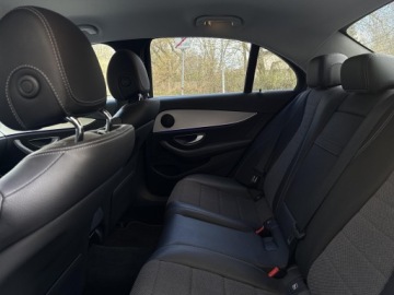 Mercedes Klasa E W213 Limuzyna Facelifting 2.0 220d 200KM 2023 Mercedes-Benz E 220 AMG Line/4Matic/Highbeam/MBUX/, zdjęcie 17