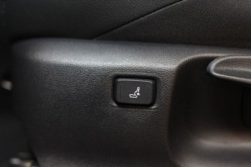 Toyota C-HR I Crossover Facelifting 1.8 Hybrid 122KM 2023 Toyota C-HR 1.8 Hybrid Style 1.8 Hybryda 122KM, zdjęcie 30