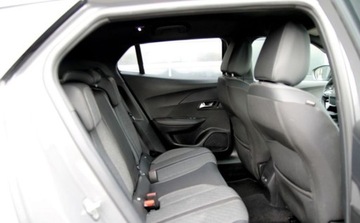 Peugeot 2008 II SUV 1.2 PureTech 130KM 2023 Peugeot 2008 PureTech 130 Allure SS EAT8 2023 Polift SalonPLGwarancja od, zdjęcie 18