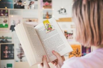 Магнитная закладка - Книга и цветы