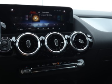 Mercedes GLA II Off-roader 1.3 200 163KM 2023 Mercedes GLA GLA 200, Salon Polska, Serwis ASO, zdjęcie 11