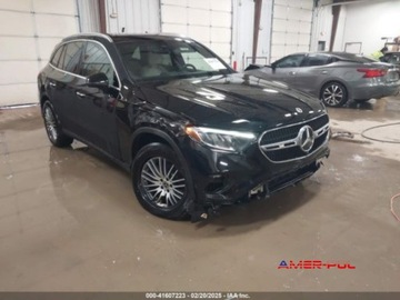 Mercedes GLC C254/X254 2024 Mercedes-Benz GLC 2024 r., 2,0L 300 4 MATIC 2.0 Benzyna 255KM, zdjęcie 2