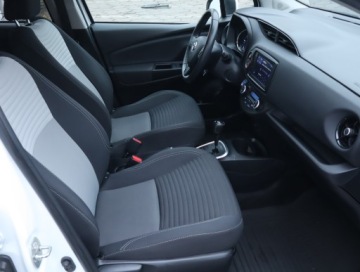 Toyota Yaris III Hatchback 5d Facelifting 2017 1.5 Hybrid 100KM 2020 Toyota Yaris 1.5 Hybrid, Automat, Klima, zdjęcie 8