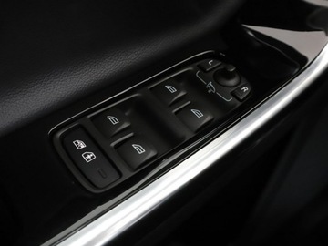 Volvo V60 I Kombi Facelifting 2.0 D2 DRIVE-E 120KM 2016 Volvo V60 2.0D Dynamic Edition Klima Nawigacja, zdjęcie 34