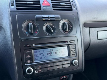 Volkswagen Touran I 1.6 102KM 2006 Volkswagen Touran 1.6 Benzyna 7osób, zdjęcie 12