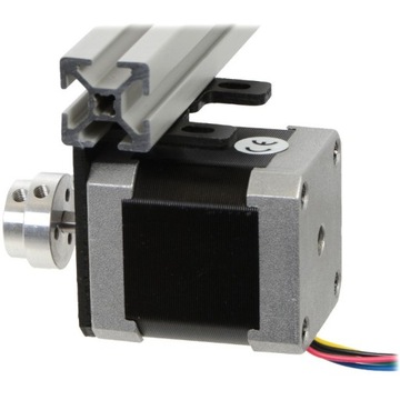 Алюминиевое крепление L-образного типа для шагового двигателя.