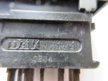 Włącznik świateł awaryjnych Renault Clio I