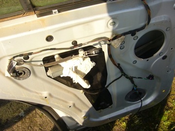 LAND ROVER DISCOVERY III 3 - MECHANIZMUS OKNO LEVÝ ZADNÍ ELELKTRICKÝ