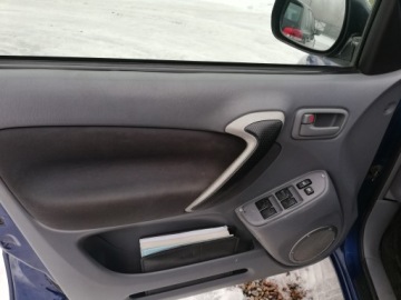 Toyota RAV4 II 2.0 16V D-4D 116KM 2003 Toyota RAV 4 II 2.0 D-4D 116 Ps 4X4, zdjęcie 13