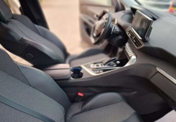 Peugeot 3008 II Plug-In Hybrid Facelifting 1.6 HYBRID 225KM 2021 Peugeot 3008 Peugeot 3008 225 e-EAT8 Allure Pack 1.6 Hybryda Plug-in 225KM, zdjęcie 5