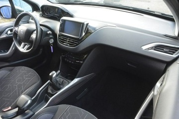 Peugeot 2008 I SUV Facelifting 1.2 PureTech 82KM 2017 Peugeot 2008 1.2 doinwestowany Android Auto Car, zdjęcie 18