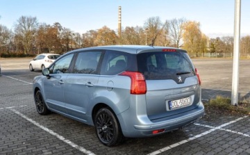 Peugeot 5008 I Minivan 1.6 THP 156KM 2009 Peugeot 5008 7-osobowy Bezwypadkowy Panorama 1.6 Benzyna 156KM, zdjęcie 2