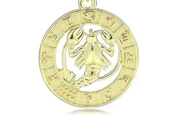 Złoty Znak Zodiaku: Zawieszka Skorpion kolekcja zodiakalna biżuteria damska
