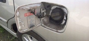 KRYT PLNĚNÍ PALIVA MITSUBISHI CARISMA FACELIFT HB 5D
