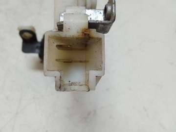 8255261U01 ZÁMEK ZADNÍCH PRAVÝCH DVEŘE 2.0 D 55 1997 NISSAN ALMERA I (N15)