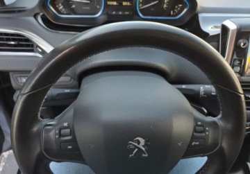 Peugeot 2008 I SUV Facelifting 1.2 PureTech 110KM 2017 Peugeot 2008 1.2benz 110KM LED Panorama Parktronic Temp Navi Oplaty Gwaran, zdjęcie 25