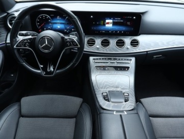 Mercedes Klasa E W213 Kombi Plug-in Facelifting 2.0 E300de 306KM 2020 Mercedes E E 300 de, 301 KM, Automat, Skóra, Navi, zdjęcie 6