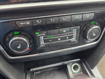 Skoda Superb II Sedan Facelifting 2.0 TDI CR DPF  140KM 2014 Skoda Superb 2.0 2014, zdjęcie 9