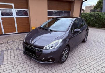 Peugeot 208 I Hatchback 5d Facelifting 1.2 PureTech 82KM 2017 Peugeot 208 1,2 82KM Klimatronik Kamera Panorama 1.2 Benzyna 82KM, zdjęcie 12