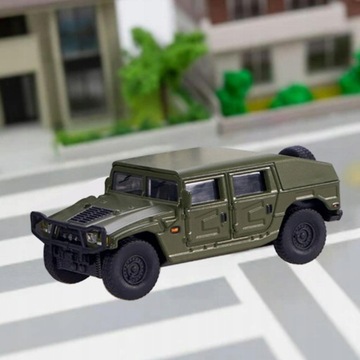 Модель автомобиля из легкого сплава в масштабе 1/64, литая под давлением.