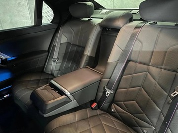 BMW Seria 7 G70 Sedan 3.0 40d 299KM 2025 BMW Seria 7 740d xDrive Sport Sedan 3.0 (299KM) 2025, zdjęcie 15