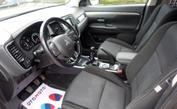 Mitsubishi Outlander III 2017 Mitsubishi Outlander 2.2DI-D 150KM 4WD 4x4 7osobowy Xenony Nawigacja Grzan, zdjęcie 8