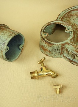 Чугунный столб для точки водоразбора садового гидранта