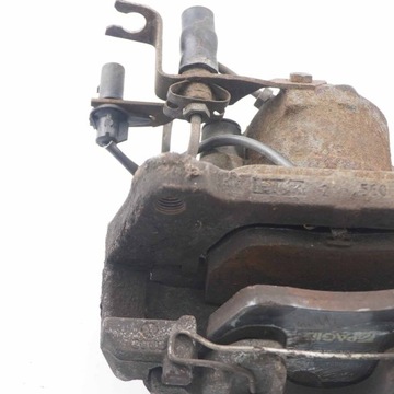 AUDI A4 B7 TŘMEN BRZDY PRAVÝ PŘEDNÍ 8E0615124A