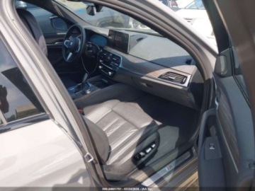 BMW Seria 5 G30-G31 2022 BMW Seria 5 540I 2022 3.0 Benzyna 335KM, zdjęcie 9