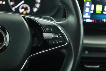 Skoda Octavia IV Liftback 1.0 TSI EVO 110KM 2022 Skoda Octavia 1.0 TSI e-tec, Salon Polska, zdjęcie 11