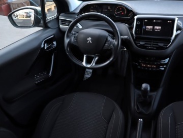 Peugeot 208 I Hatchback 5d Facelifting 1.2 PureTech 110KM 2017 Peugeot 208 1.2 PureTech, Klima, Klimatronic, zdjęcie 6