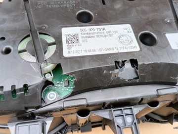 PŘÍSTROJOVÁ DESKA BUDÍKY SKODA KAROQ 565920751A 2.0 TDI EVROPA