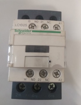 Stycznik LC1D25 B7 11kW cewka 24 V AC Schneider
