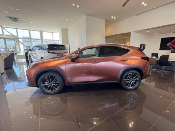 Lexus NX II SUV Facelifting 2.5 350h 200KM 2026 Od ręki - 350h Omotenashi 2.5 Hybrid AWD 200KM | Podgrzewane fotele!, zdjęcie 2