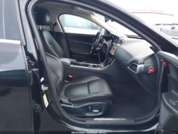 Jaguar XE 2019 Jaguar XE Xe 25t 2.0 Benzyna 247KM, zdjęcie 9