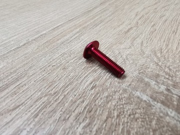 Śruba owiewki motocyklowej ALUMINIUM 5x20 czerwona IMBUS