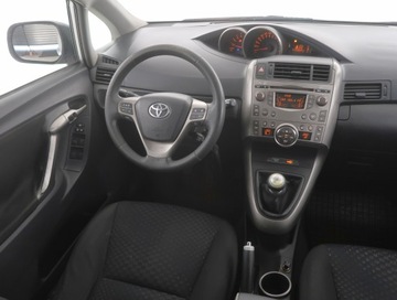 Toyota Verso Minivan 2.0 D-4D 126KM 2010 Toyota Verso 2.0 D-4D, Klima, Klimatronic, zdjęcie 6