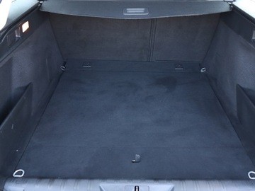 Peugeot 308 II SW Facelifting 1.5 BlueHDI 130KM 2019 Peugeot 308 1.5 BlueHDi, Salon Polska, Klima, zdjęcie 13