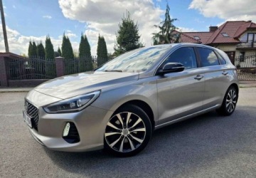 Hyundai i30 III Hatchback 1.6 CRDI DPF 136KM 2018 Hyundai i30 Hyundai i30 blue 1.6 CRDi Premium 1.6 Diesel 136KM, zdjęcie 1