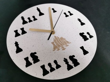 Часы с шахматным мотивом, гравировка в подарок