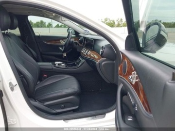 Mercedes Klasa E W213 2018 Mercedes-Benz Klasa E Mercedes-Benz E-Class 2.0 Benzyna 241KM, zdjęcie 8