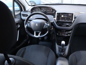 Peugeot 208 I Hatchback 5d Facelifting 1.2 PureTech 110KM 2018 Peugeot 208 1.2 PureTech, Salon Polska, Navi, zdjęcie 6