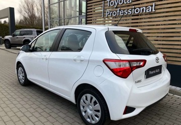 Toyota Yaris III Hatchback 5d Facelifting 2017 1.5 Dual VVT-iE 111KM 2019 Toyota Yaris Toyota Yaris 1.5 Active 1.5 Benzyna 111KM, zdjęcie 3