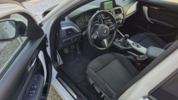 BMW Seria 1 F20-F21 Hatchback 5d Facelifting 2017 118i 136KM 2017 BMW Seria 1 1,5 benzyna 136 KM NAVI bi xenon zarejestrowany 1.5 Benzyna, zdjęcie 5