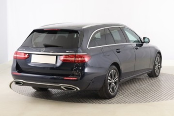 Mercedes Klasa E W213 All-terrain Facelifting 2.0 E220d 194KM 2021 Mercedes E E 220 d 4MATIC, Salon Polska, zdjęcie 4