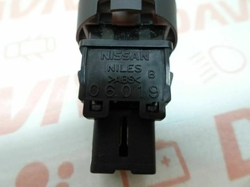 NISSAN JUKE PŘEPÍNAČ SVĚTEL VÝSTRAŽNÝCH