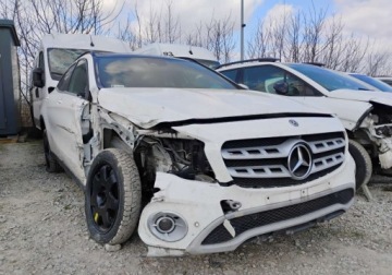 Mercedes GLA I 2017 Mercedes-Benz GLA 122017r, 1.6 Benzyna. AUTOMAT. Uszkodzone boki. Pali., zdjęcie 1