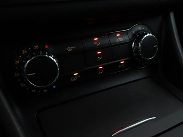 Mercedes CLA C117 Coupe 1.6 200 156KM 2014 Mercedes CLA 200 skóra navi klima full LED kamera, zdjęcie 26