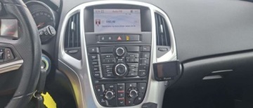 Opel Astra J Hatchback 5d 1.4 Turbo ECOTEC 140KM 2010 Opel Astra Opel Astra 1.4 Turbo Cosmo 1.4 Benzyna 140KM, zdjęcie 15